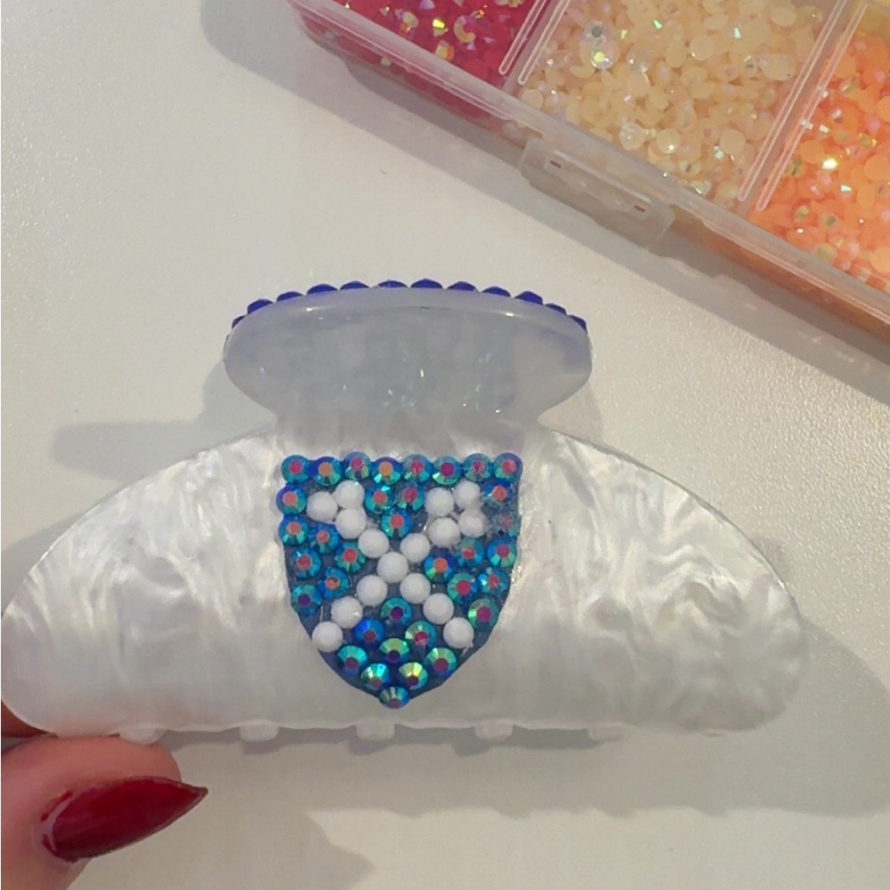 COLLEGE CLAW CLIPS. This is Emory but can be made for any school